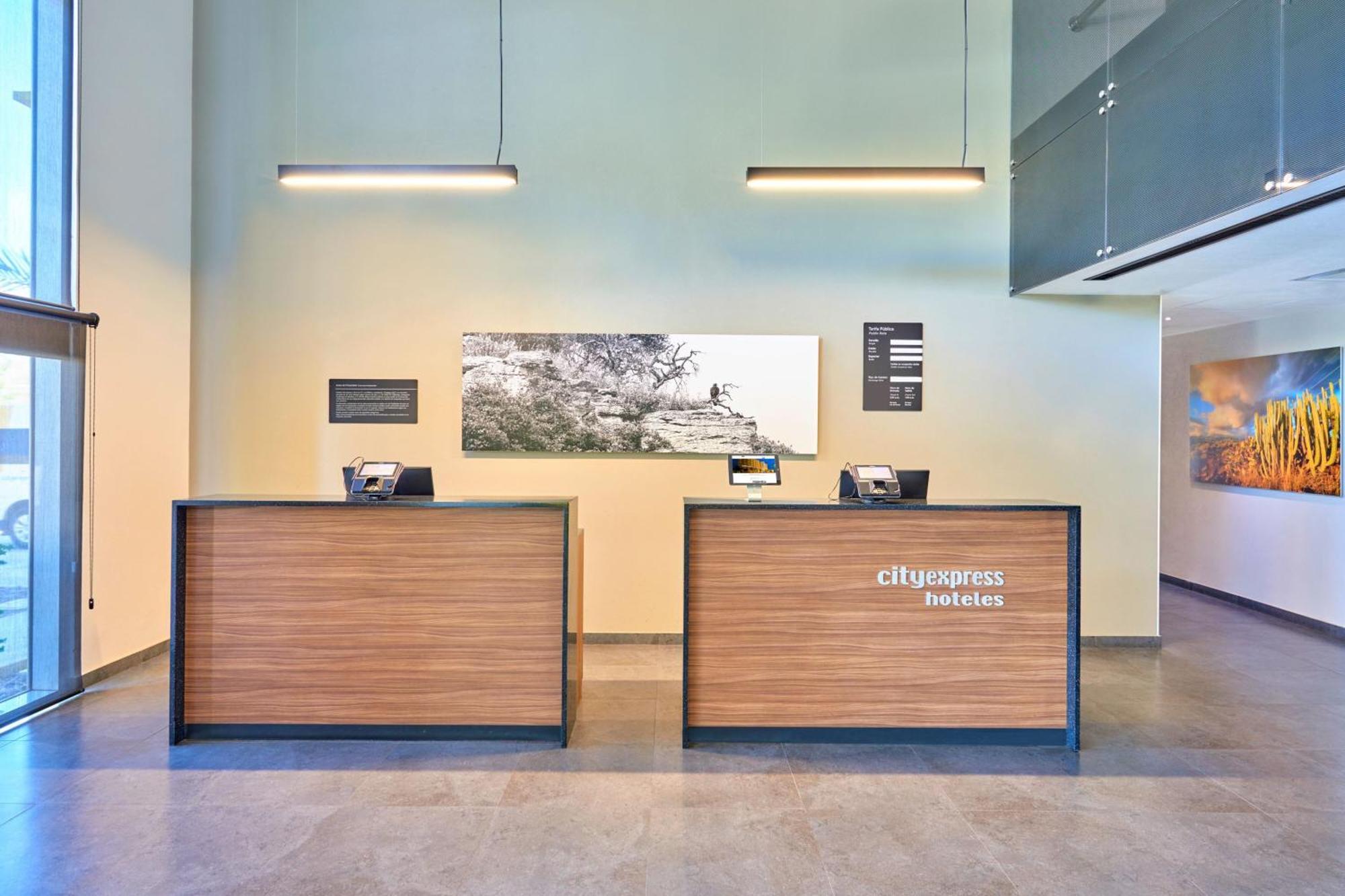City Express By Marriott Comitan Buitenkant foto