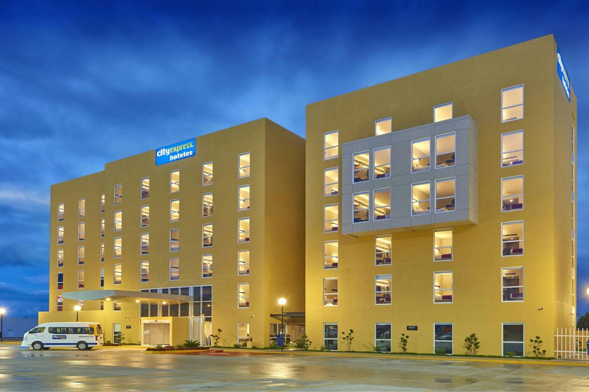 City Express By Marriott Comitan Buitenkant foto